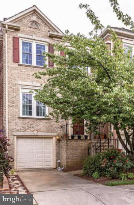 3935 BARCROFT MEWS CT, FALLS CHURCH, Virginia 22041, 3 Bedrooms Bedrooms, ,3 BathroomsBathrooms,Residential,For sale,3935 BARCROFT MEWS CT,VAFX2291236 MLS # VAFX2291236