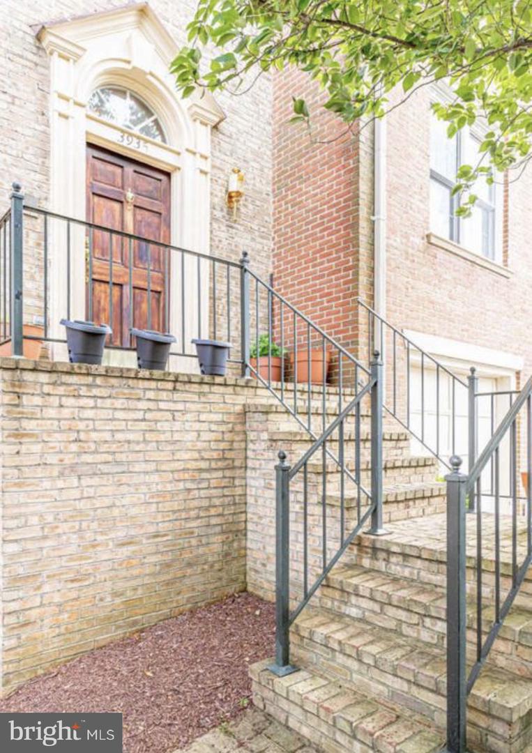 3935 BARCROFT MEWS CT, FALLS CHURCH, Virginia 22041, 3 Bedrooms Bedrooms, ,3 BathroomsBathrooms,Residential,For sale,3935 BARCROFT MEWS CT,VAFX2291236 MLS # VAFX2291236