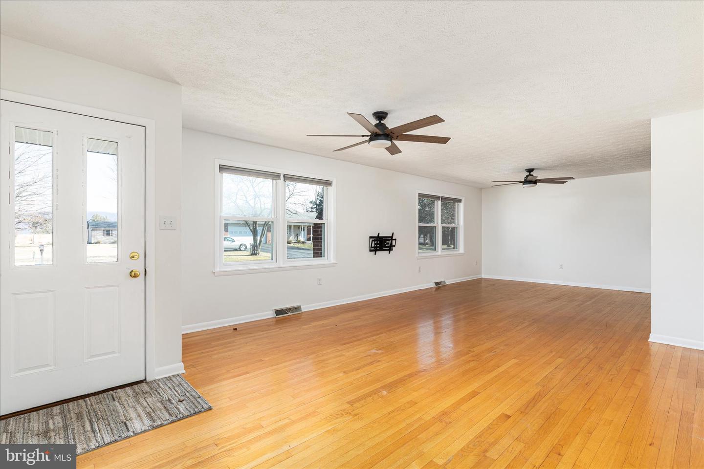 4 HIGH VIEW DR, MAURERTOWN, Virginia 22644, 5 Bedrooms Bedrooms, ,3 BathroomsBathrooms,Residential,For sale,4 HIGH VIEW DR,VASH2013338 MLS # VASH2013338