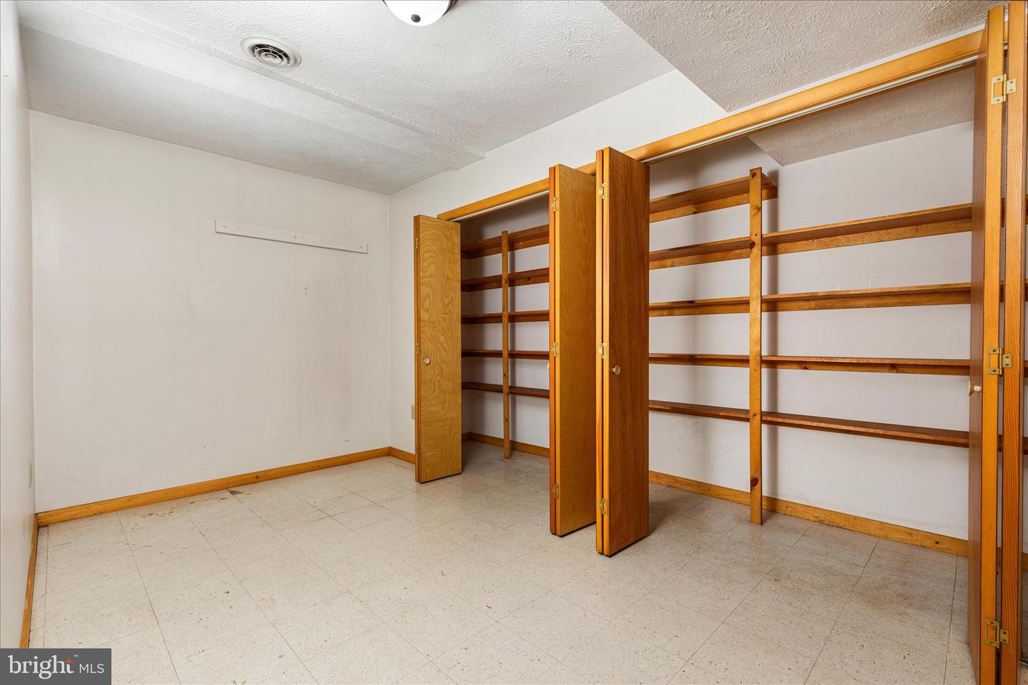 4 HIGH VIEW DR, MAURERTOWN, Virginia 22644, 5 Bedrooms Bedrooms, ,3 BathroomsBathrooms,Residential,For sale,4 HIGH VIEW DR,VASH2013338 MLS # VASH2013338