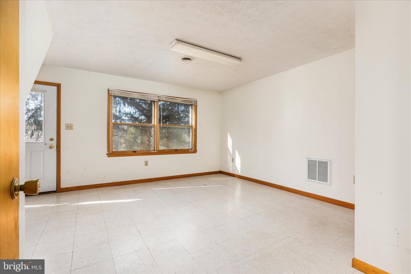 4 HIGH VIEW DR, MAURERTOWN, Virginia 22644, 5 Bedrooms Bedrooms, ,3 BathroomsBathrooms,Residential,For sale,4 HIGH VIEW DR,VASH2013338 MLS # VASH2013338