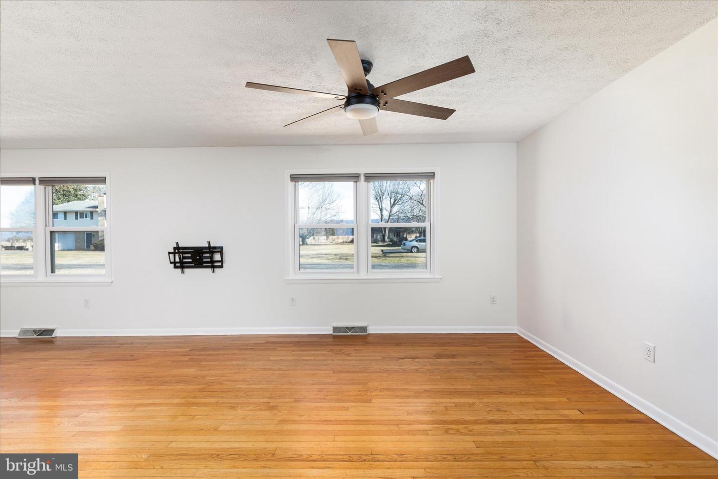 4 HIGH VIEW DR, MAURERTOWN, Virginia 22644, 5 Bedrooms Bedrooms, ,3 BathroomsBathrooms,Residential,For sale,4 HIGH VIEW DR,VASH2013338 MLS # VASH2013338