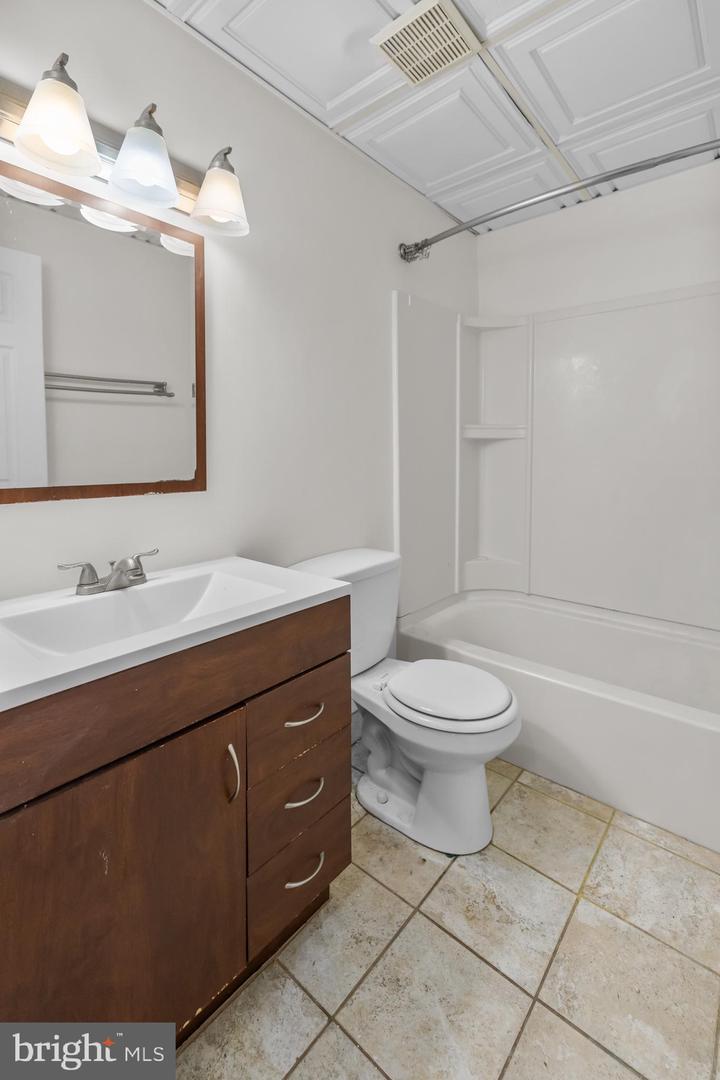 1115 12TH ST NW #104, WASHINGTON, District Of Columbia 20005, 1 Bedroom Bedrooms, ,1 BathroomBathrooms,Residential,For sale,1115 12TH ST NW #104,DCDC2246230 MLS # DCDC2246230