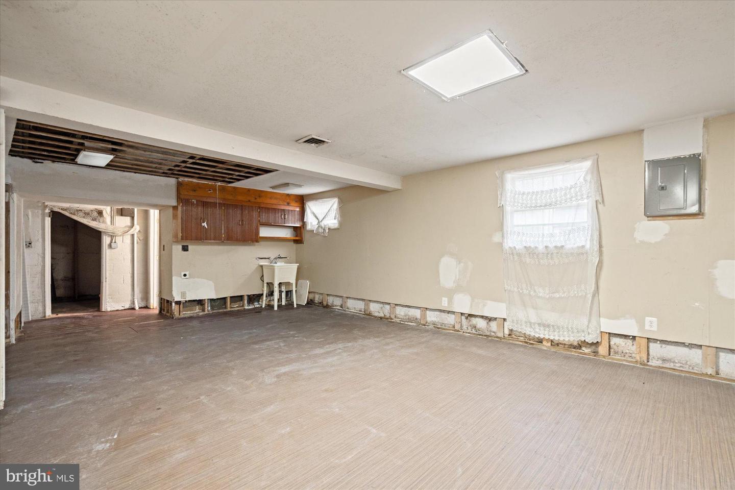 414 CHESAPEAKE ST SE, WASHINGTON, District Of Columbia 20032, 4 Bedrooms Bedrooms, 6 Rooms Rooms,2 BathroomsBathrooms,Residential,For sale,414 CHESAPEAKE ST SE,DCDC2247018 MLS # DCDC2247018