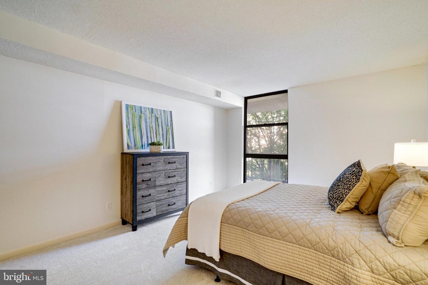 1016 S WAYNE ST #406, ARLINGTON, Virginia 22204, 1 Bedroom Bedrooms, ,1 BathroomBathrooms,Residential,For sale,1016 S WAYNE ST #406,VAAR2060344 MLS # VAAR2060344 1016 S WAYNE ST #406, ARLINGTON, Virginia 22204, 1 Bedroom Bedrooms, ,1 BathroomBathrooms,Residential,For sale,1016 S WAYNE ST #406,VAAR2060344 MLS # VAAR2060344