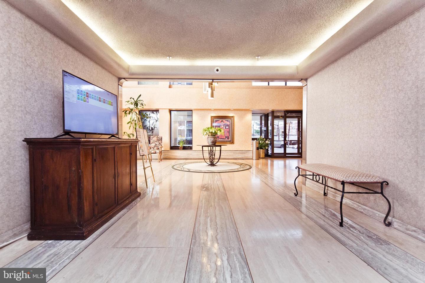 1016 S WAYNE ST #406, ARLINGTON, Virginia 22204, 1 Bedroom Bedrooms, ,1 BathroomBathrooms,Residential,For sale,1016 S WAYNE ST #406,VAAR2060344 MLS # VAAR2060344 1016 S WAYNE ST #406, ARLINGTON, Virginia 22204, 1 Bedroom Bedrooms, ,1 BathroomBathrooms,Residential,For sale,1016 S WAYNE ST #406,VAAR2060344 MLS # VAAR2060344