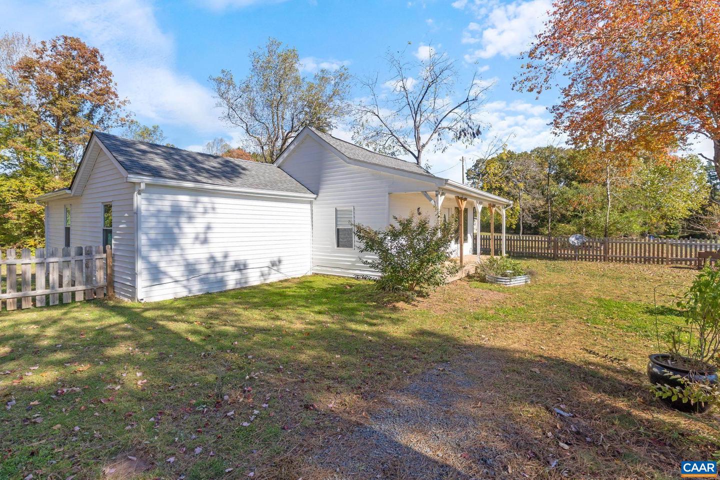 874 JAMES RIVER RD, SCOTTSVILLE, Virginia 24590, 3 Bedrooms Bedrooms, ,2 BathroomsBathrooms,Residential,For sale,874 JAMES RIVER RD,670465 MLS # 670465 874 JAMES RIVER RD, SCOTTSVILLE, Virginia 24590, 3 Bedrooms Bedrooms, ,2 BathroomsBathrooms,Residential,For sale,874 JAMES RIVER RD,670465 MLS # 670465