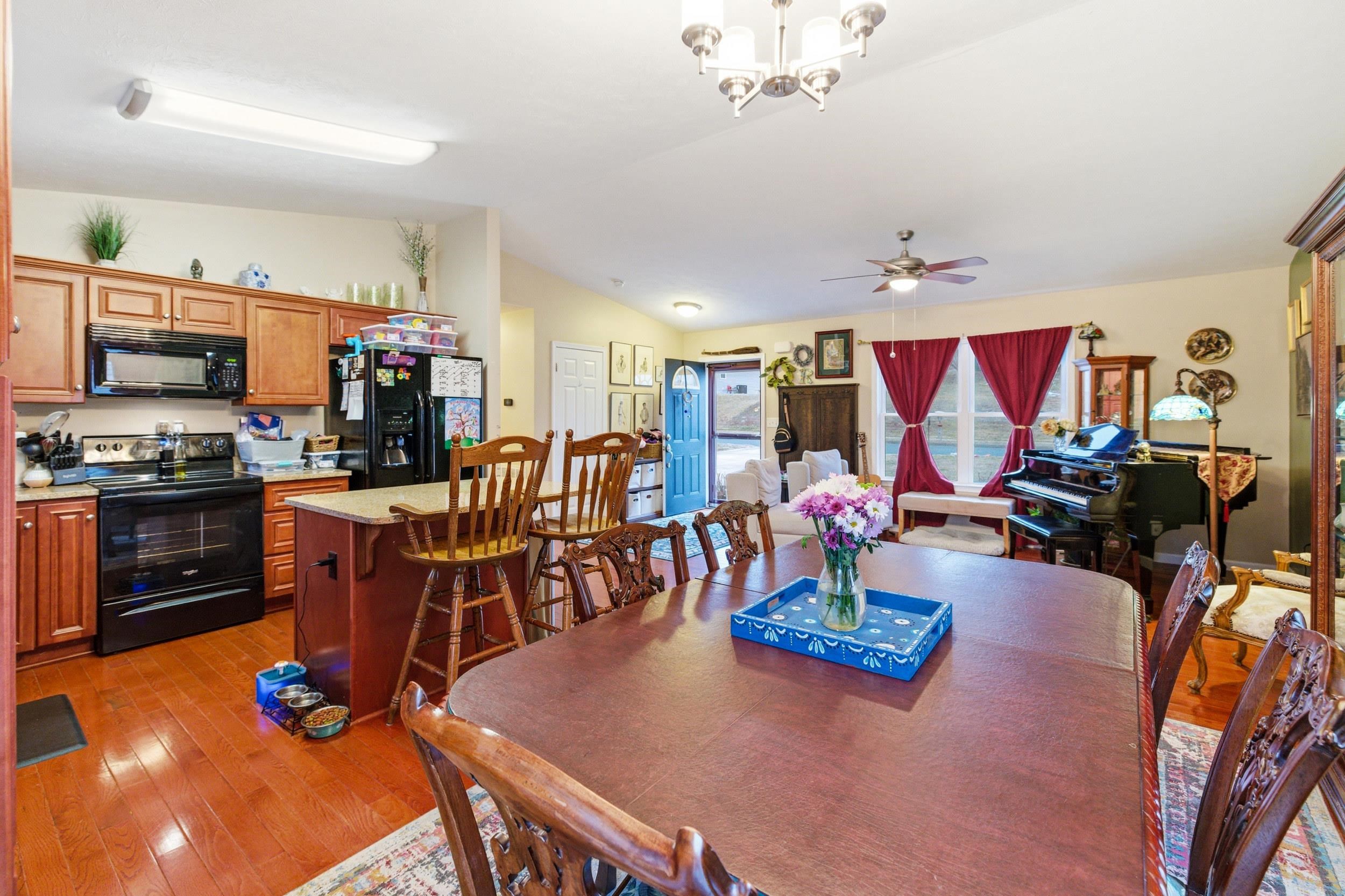 1430 MANDOLIN AVE, GROTTOES, Virginia 24441, 4 Bedrooms Bedrooms, ,3 BathroomsBathrooms,Residential,1430 Mandolin Ave, Grottoes, VA 24441,1430 MANDOLIN AVE,673508 MLS # 673508