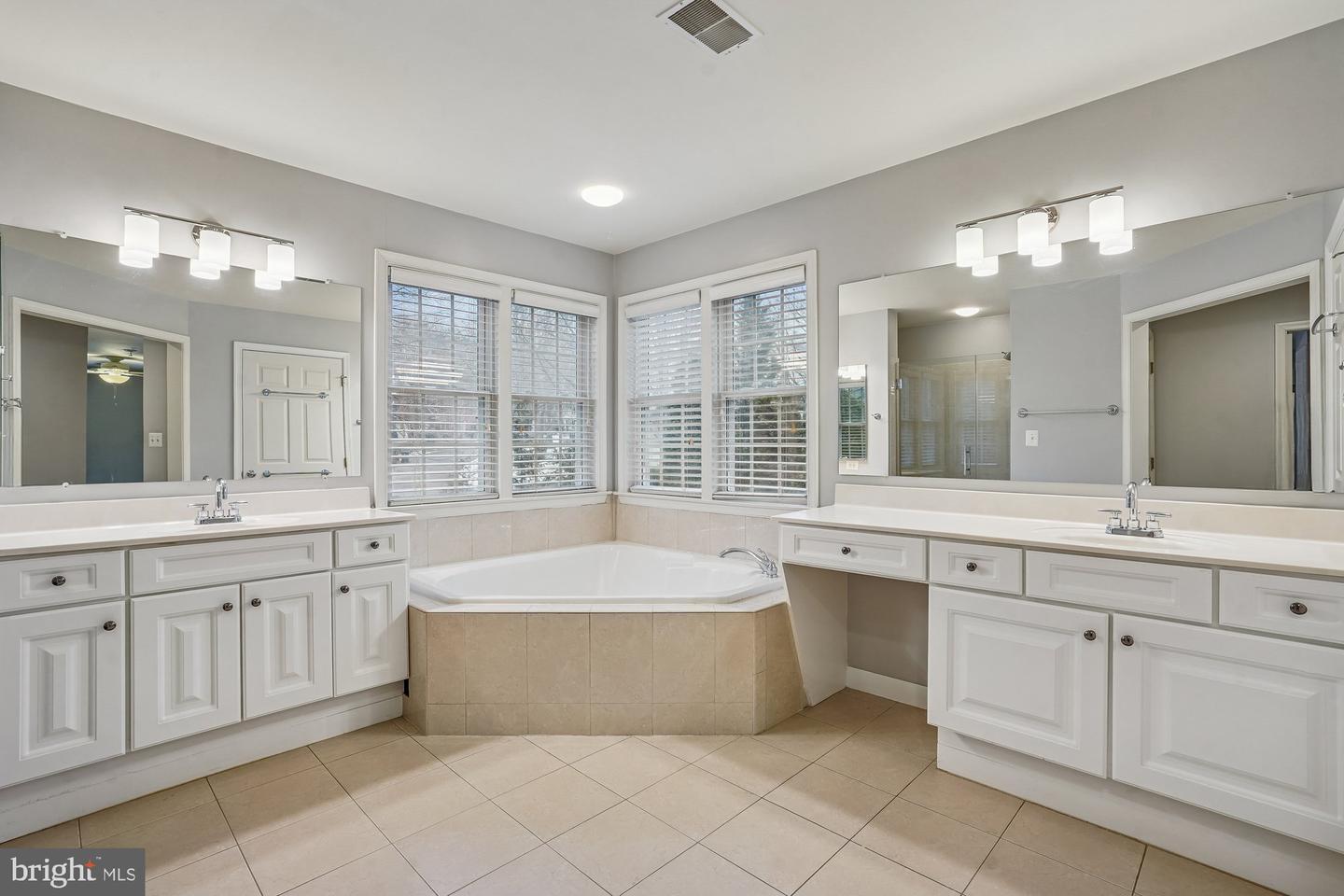 20338 CLIFTONS POINT ST, POTOMAC FALLS, Virginia 20165, 4 Bedrooms Bedrooms, 9 Rooms Rooms,4 BathroomsBathrooms,Residential,For sale,20338 CLIFTONS POINT ST,VALO2114276 MLS # VALO2114276