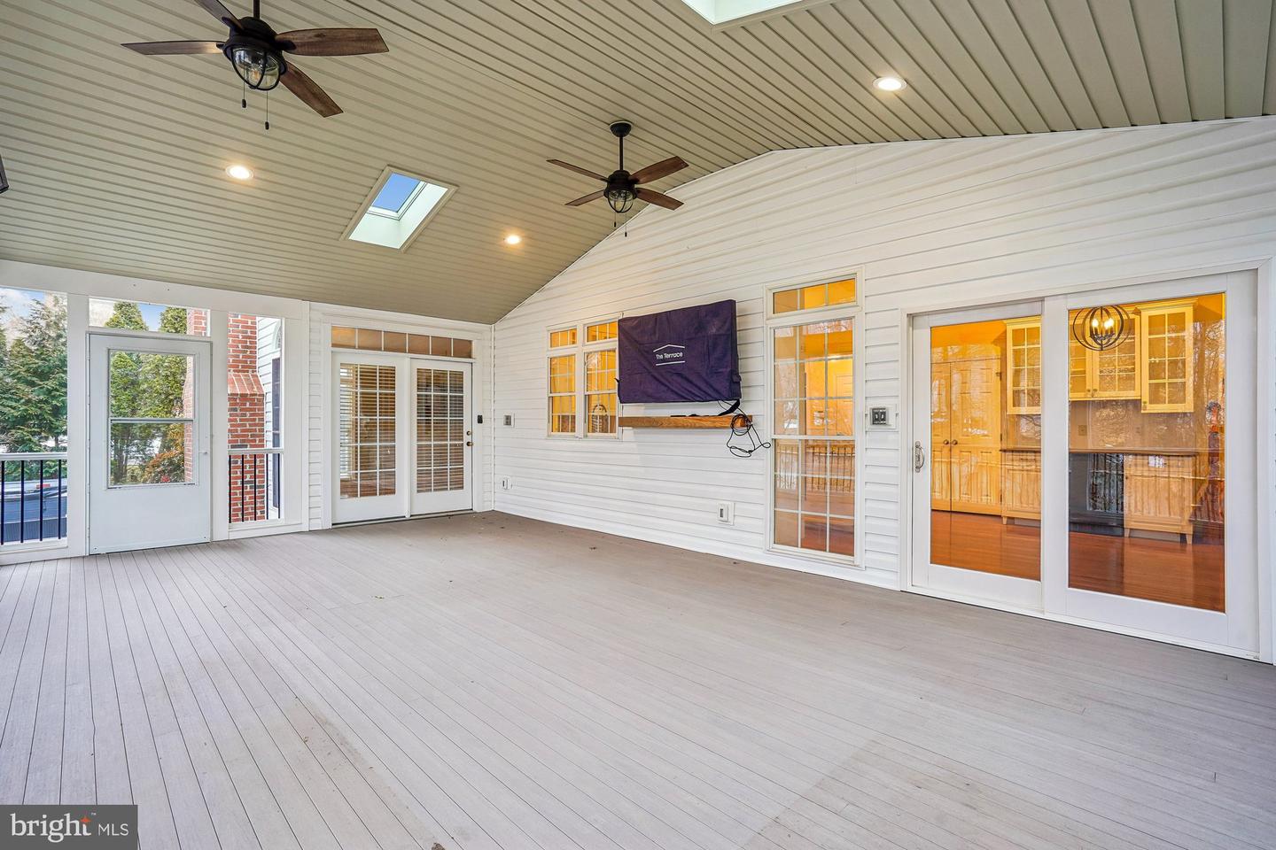 20338 CLIFTONS POINT ST, POTOMAC FALLS, Virginia 20165, 4 Bedrooms Bedrooms, 9 Rooms Rooms,4 BathroomsBathrooms,Residential,For sale,20338 CLIFTONS POINT ST,VALO2114276 MLS # VALO2114276