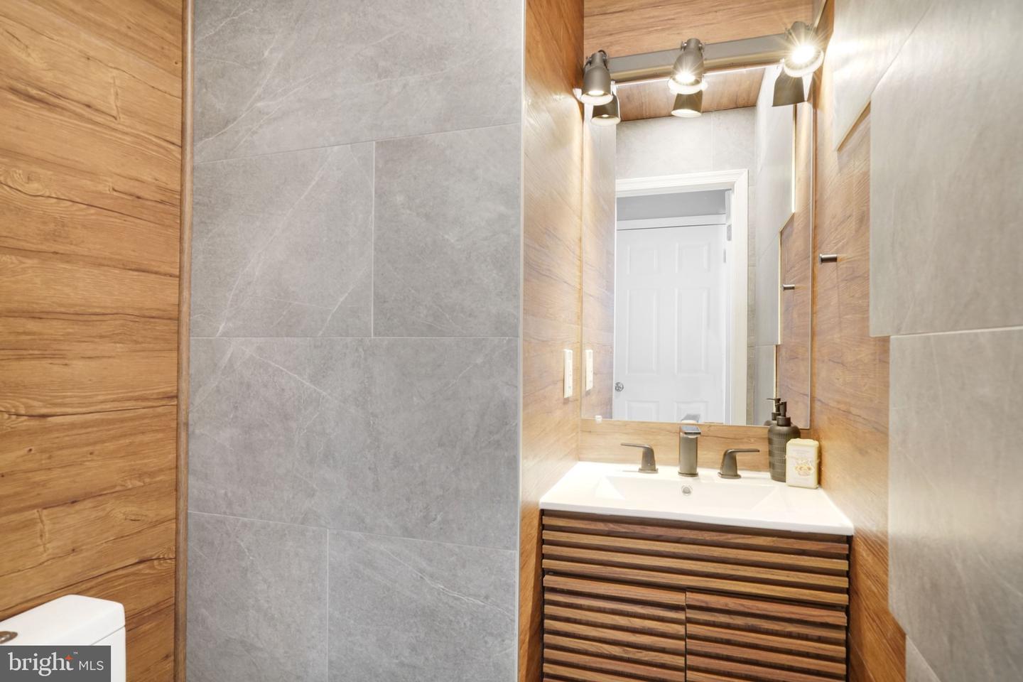 5918 ROBERTS COMMON CT, BURKE, Virginia 22015, 3 Bedrooms Bedrooms, ,3 BathroomsBathrooms,Residential,For sale,5918 ROBERTS COMMON CT,VAFX2287550 MLS # VAFX2287550