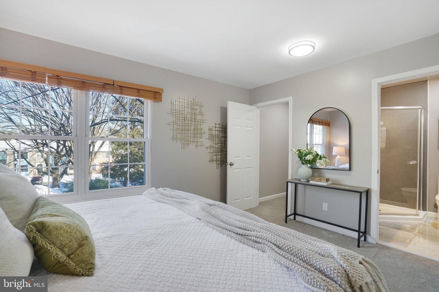 5918 ROBERTS COMMON CT, BURKE, Virginia 22015, 3 Bedrooms Bedrooms, ,3 BathroomsBathrooms,Residential,For sale,5918 ROBERTS COMMON CT,VAFX2287550 MLS # VAFX2287550