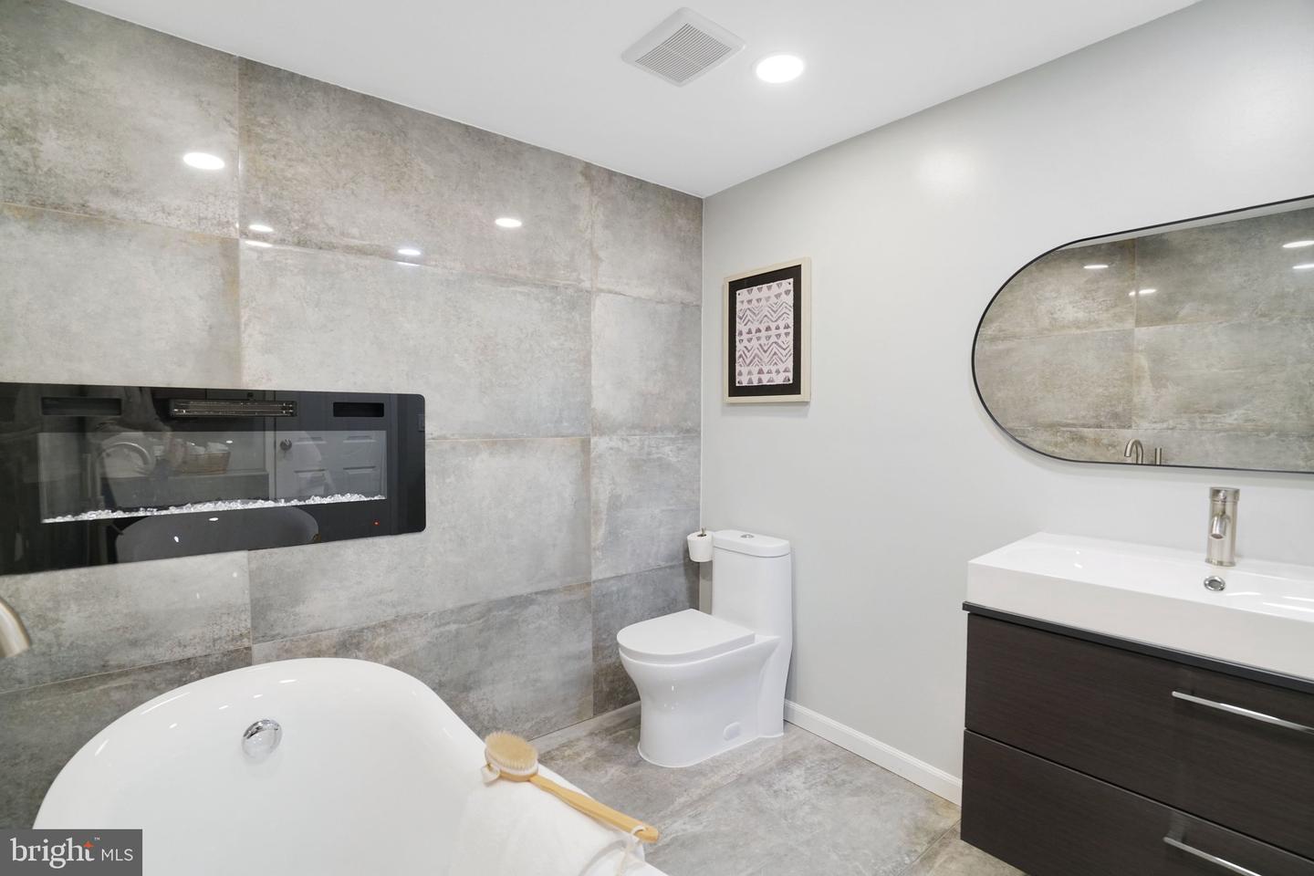 5918 ROBERTS COMMON CT, BURKE, Virginia 22015, 3 Bedrooms Bedrooms, ,3 BathroomsBathrooms,Residential,For sale,5918 ROBERTS COMMON CT,VAFX2287550 MLS # VAFX2287550