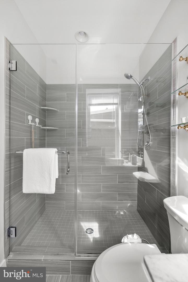 1812 N CAPITOL ST NW #201, WASHINGTON, District Of Columbia 20002, 2 Bedrooms Bedrooms, 4 Rooms Rooms,2 BathroomsBathrooms,Residential,For sale,1812 N CAPITOL ST NW #201,DCDC2245560 MLS # DCDC2245560