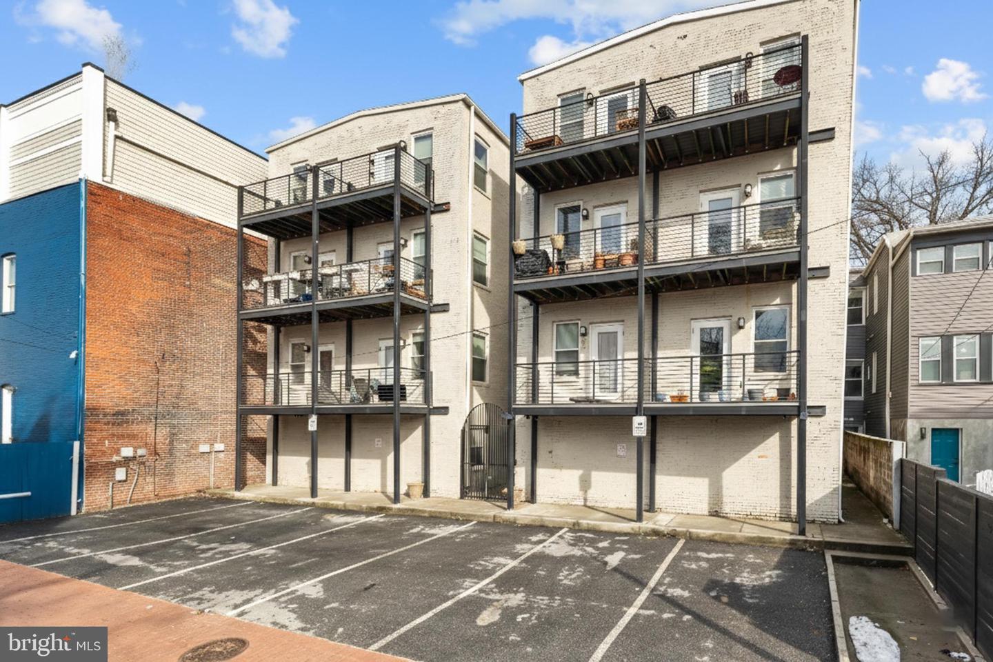 1812 N CAPITOL ST NW #201, WASHINGTON, District Of Columbia 20002, 2 Bedrooms Bedrooms, 4 Rooms Rooms,2 BathroomsBathrooms,Residential,For sale,1812 N CAPITOL ST NW #201,DCDC2245560 MLS # DCDC2245560