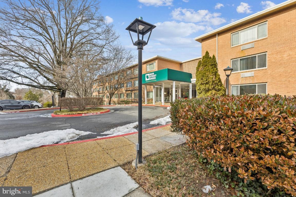 10570 MAIN ST #202, FAIRFAX, Virginia 22030, 2 Bedrooms Bedrooms, 6 Rooms Rooms,1 BathroomBathrooms,Residential,For sale,10570 MAIN ST #202,VAFC2007772 MLS # VAFC2007772