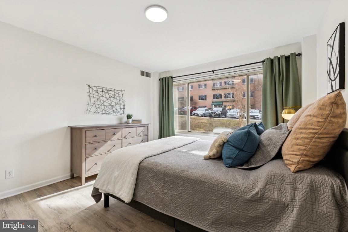 10570 MAIN ST #202, FAIRFAX, Virginia 22030, 2 Bedrooms Bedrooms, 6 Rooms Rooms,1 BathroomBathrooms,Residential,For sale,10570 MAIN ST #202,VAFC2007772 MLS # VAFC2007772