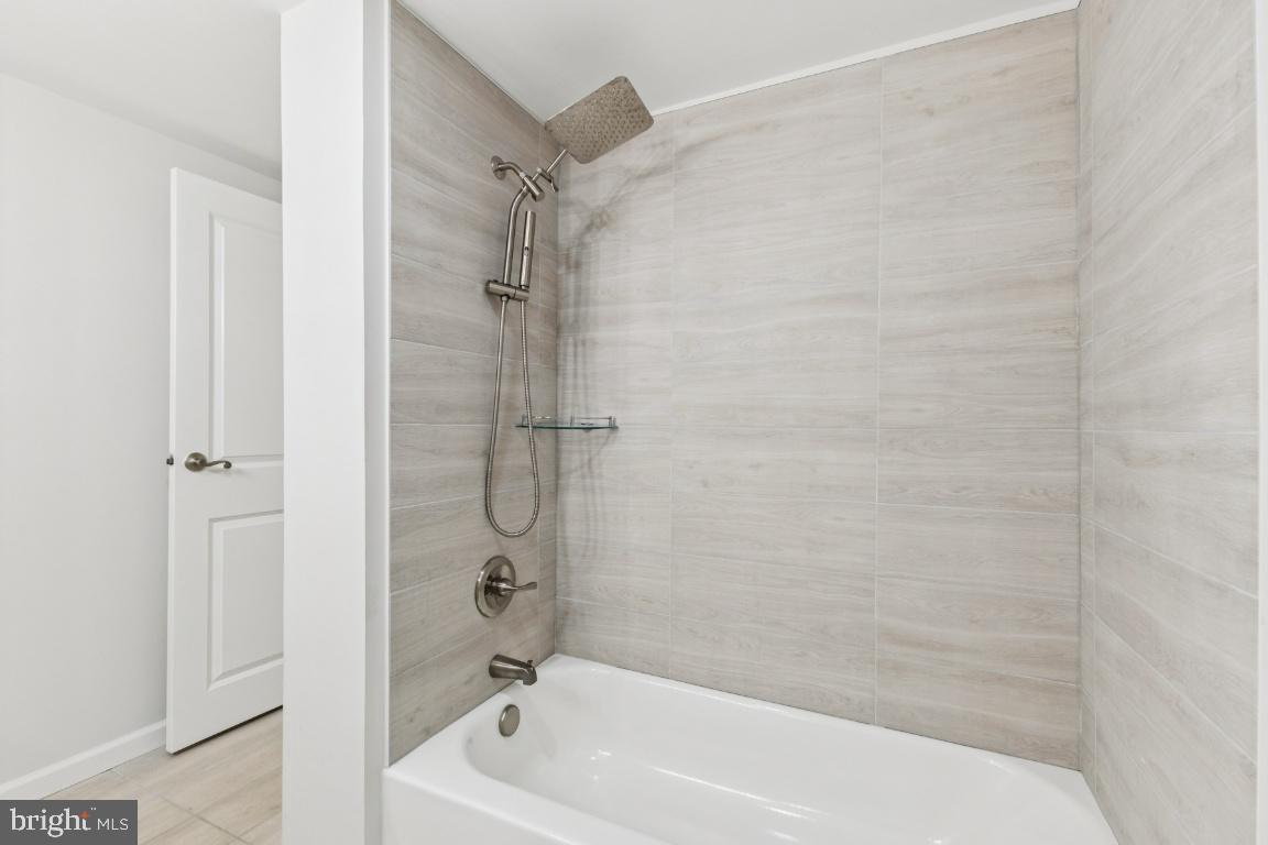 10570 MAIN ST #202, FAIRFAX, Virginia 22030, 2 Bedrooms Bedrooms, 6 Rooms Rooms,1 BathroomBathrooms,Residential,For sale,10570 MAIN ST #202,VAFC2007772 MLS # VAFC2007772