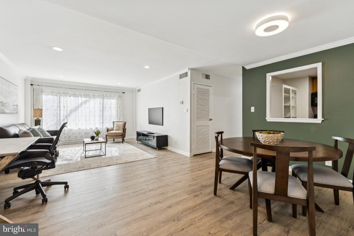 10570 MAIN ST #202, FAIRFAX, Virginia 22030, 2 Bedrooms Bedrooms, 6 Rooms Rooms,1 BathroomBathrooms,Residential,For sale,10570 MAIN ST #202,VAFC2007772 MLS # VAFC2007772