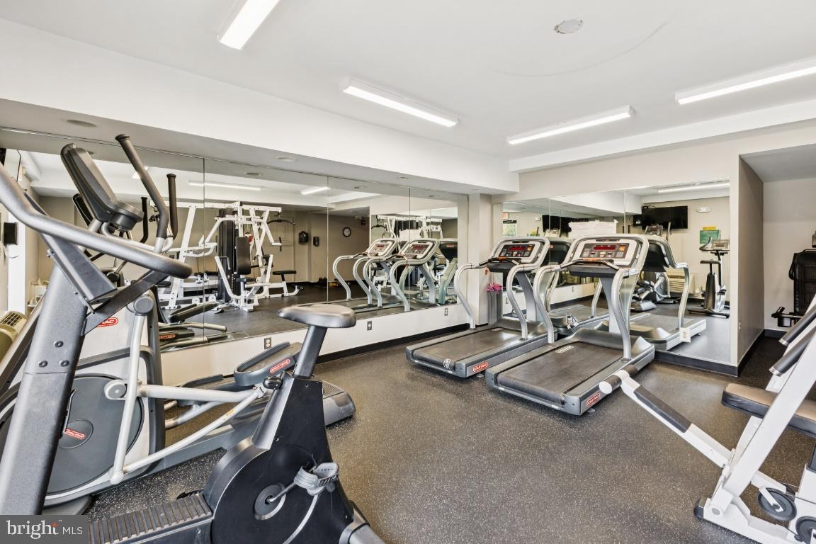 10570 MAIN ST #202, FAIRFAX, Virginia 22030, 2 Bedrooms Bedrooms, 6 Rooms Rooms,1 BathroomBathrooms,Residential,For sale,10570 MAIN ST #202,VAFC2007772 MLS # VAFC2007772