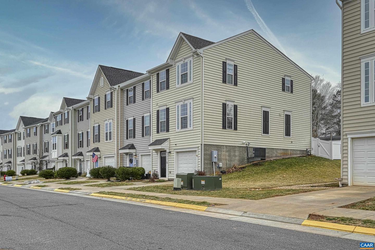 2064 ELM TREE CT, CHARLOTTESVILLE, Virginia 22911, 3 Bedrooms Bedrooms, ,2 BathroomsBathrooms,Residential,For sale,2064 ELM TREE CT,673401 MLS # 673401