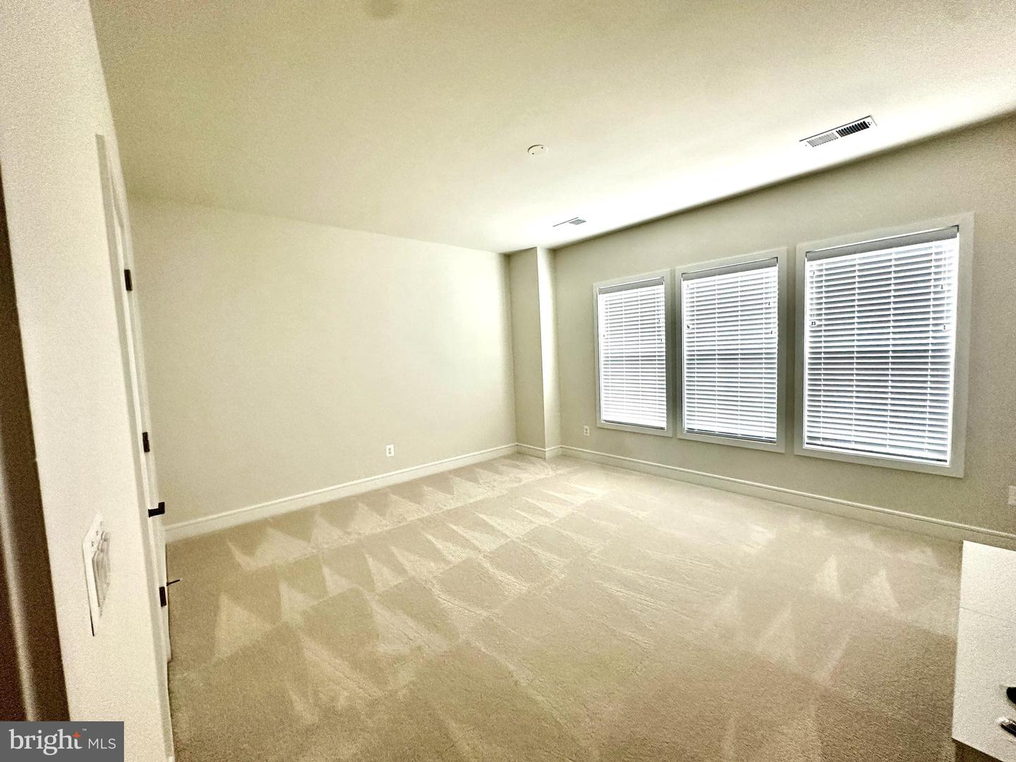 14712 GRAND CRU LOOP, GAINESVILLE, Virginia 20155, 3 Bedrooms Bedrooms, 6 Rooms Rooms,2 BathroomsBathrooms,Residential,For sale,14712 GRAND CRU LOOP,VAPW2112920 MLS # VAPW2112920