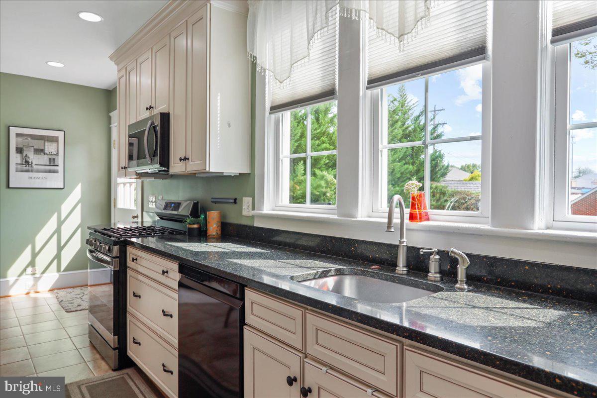 601 S WEST ST, CULPEPER, Virginia 22701, 4 Bedrooms Bedrooms, ,3 BathroomsBathrooms,Residential,For sale,601 S WEST ST,VACU2011710 MLS # VACU2011710