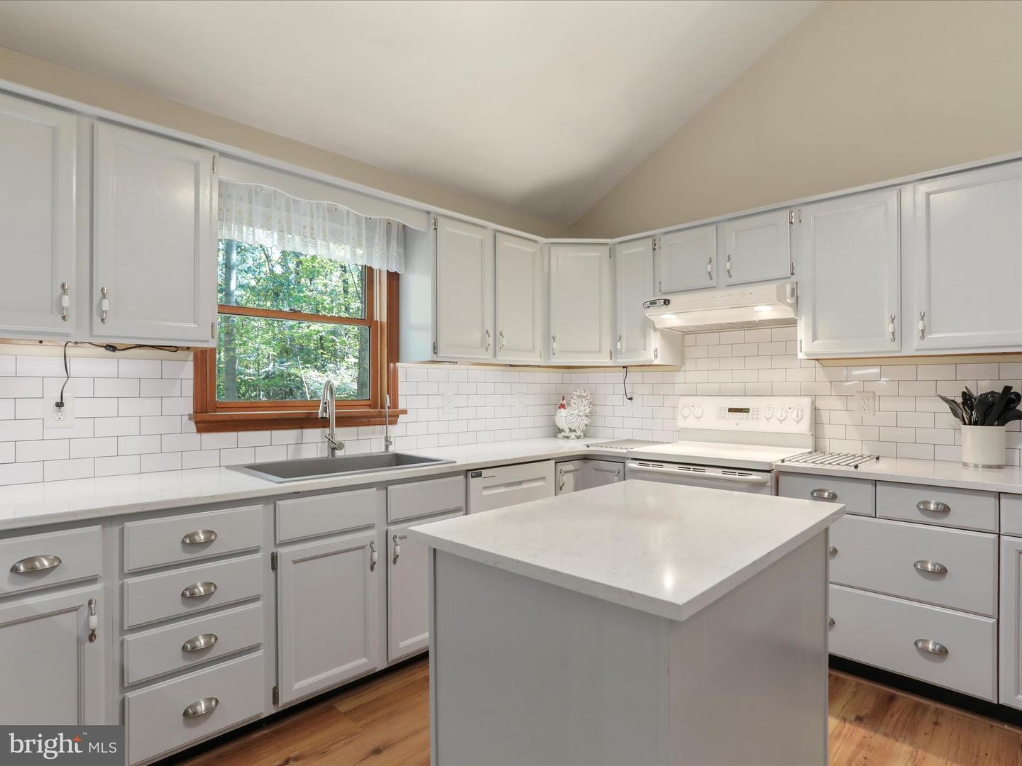 13437 BRISTOW RD, NOKESVILLE, Virginia 20181, 4 Bedrooms Bedrooms, 7 Rooms Rooms,3 BathroomsBathrooms,Residential,For sale,13437 BRISTOW RD,VAPW2106370 MLS # VAPW2106370