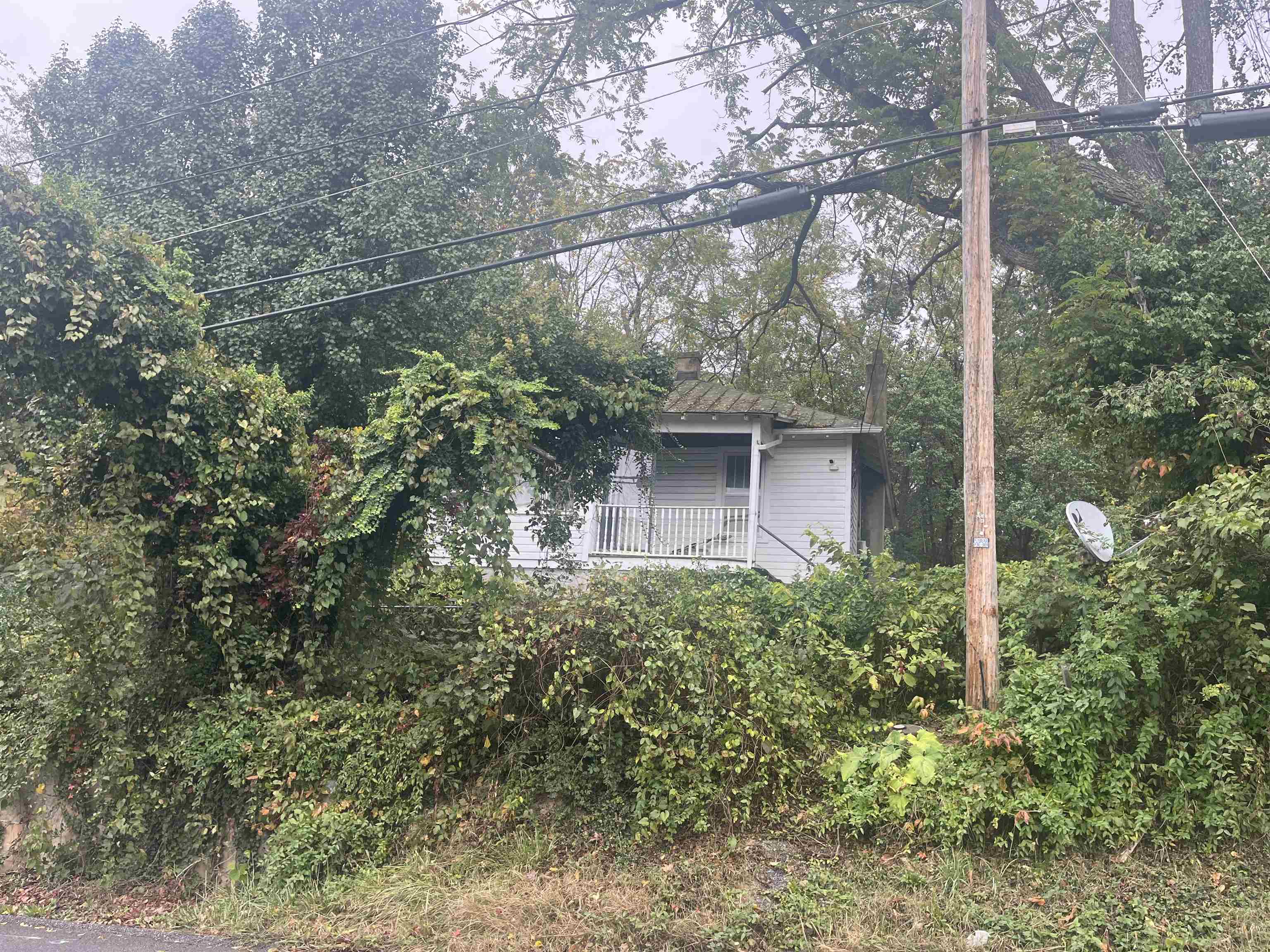 1221 DONAGHE ST, STAUNTON, Virginia 24401, 2 Bedrooms Bedrooms, ,1 BathroomBathrooms,Residential,1221 DONAGHE ST,670026 MLS # 670026