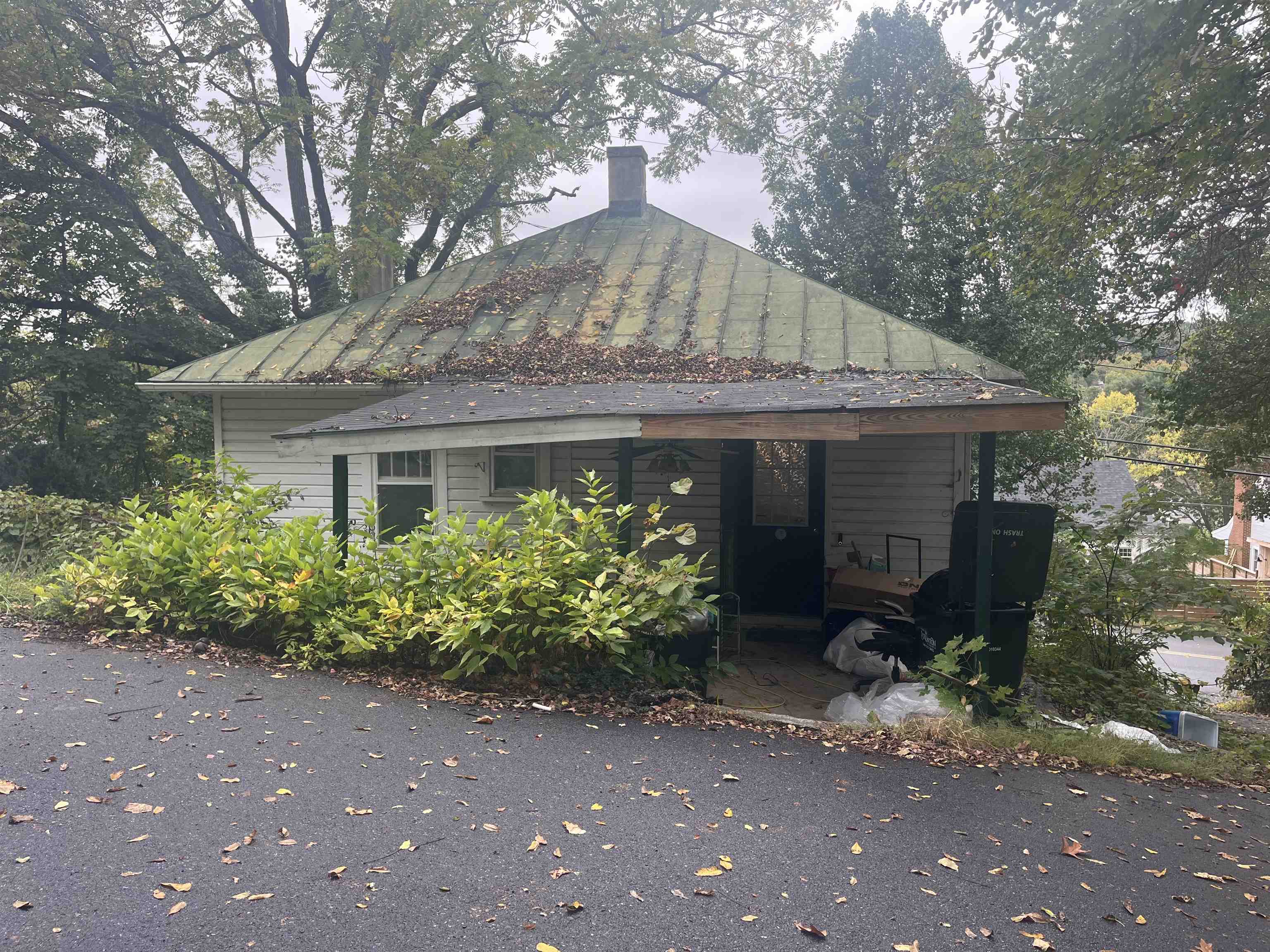 1221 DONAGHE ST, STAUNTON, Virginia 24401, 2 Bedrooms Bedrooms, ,1 BathroomBathrooms,Residential,1221 DONAGHE ST,670026 MLS # 670026