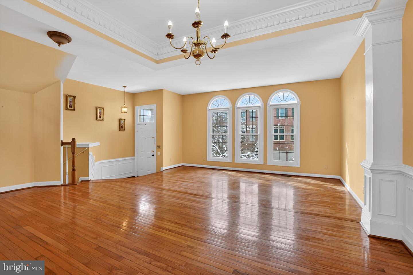 9572 LAGERSFIELD CIR, VIENNA, Virginia 22181, 3 Bedrooms Bedrooms, 7 Rooms Rooms,3 BathroomsBathrooms,Residential,For sale,9572 LAGERSFIELD CIR,VAFX2282566 MLS # VAFX2282566