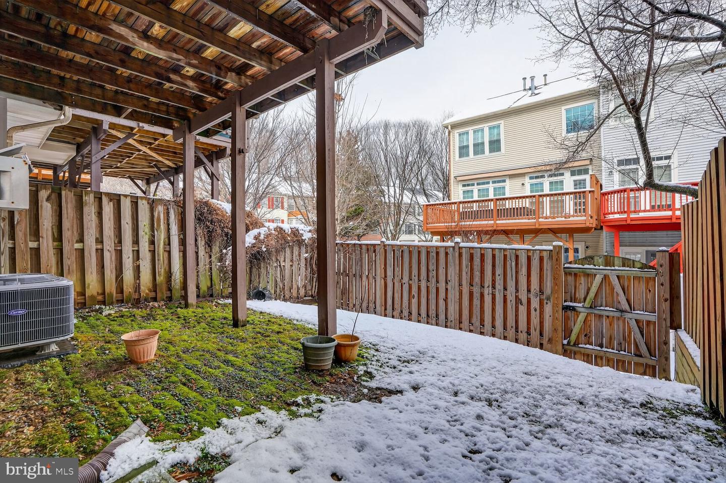 9572 LAGERSFIELD CIR, VIENNA, Virginia 22181, 3 Bedrooms Bedrooms, 7 Rooms Rooms,3 BathroomsBathrooms,Residential,For sale,9572 LAGERSFIELD CIR,VAFX2282566 MLS # VAFX2282566