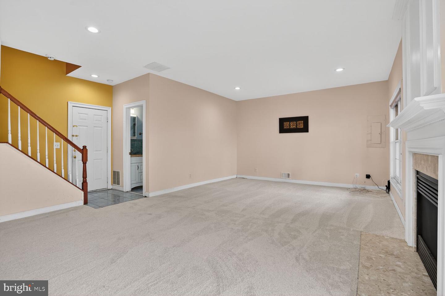 9572 LAGERSFIELD CIR, VIENNA, Virginia 22181, 3 Bedrooms Bedrooms, 7 Rooms Rooms,3 BathroomsBathrooms,Residential,For sale,9572 LAGERSFIELD CIR,VAFX2282566 MLS # VAFX2282566