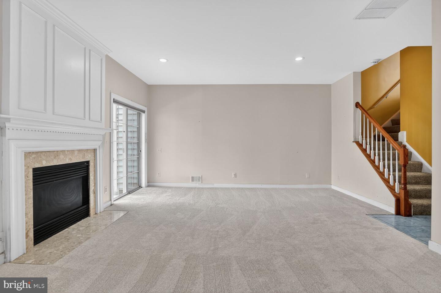 9572 LAGERSFIELD CIR, VIENNA, Virginia 22181, 3 Bedrooms Bedrooms, 7 Rooms Rooms,3 BathroomsBathrooms,Residential,For sale,9572 LAGERSFIELD CIR,VAFX2282566 MLS # VAFX2282566