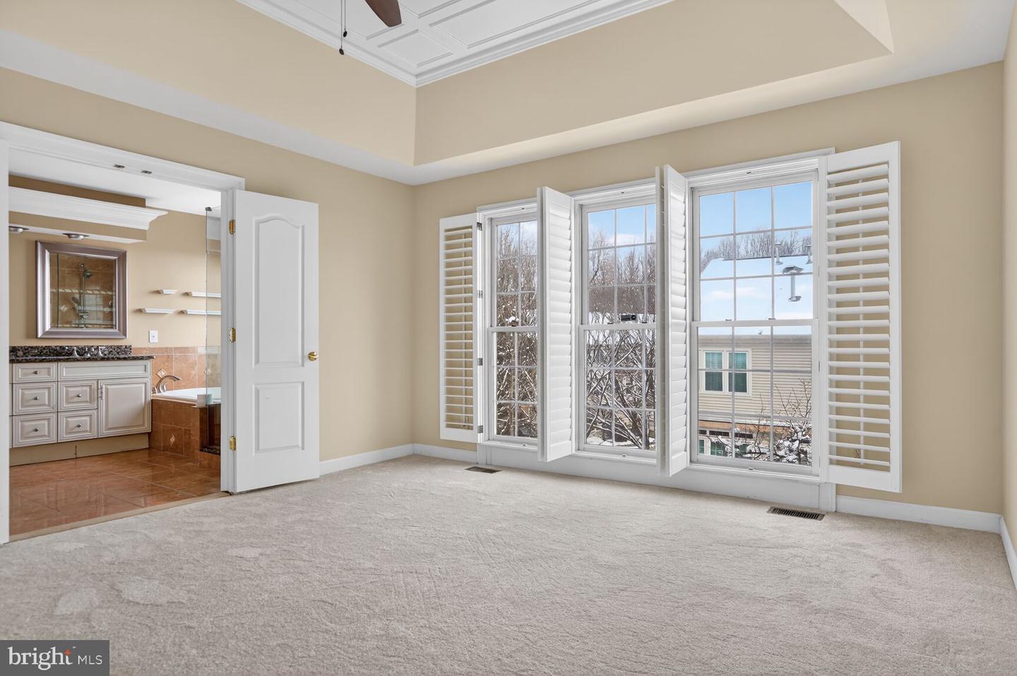 9572 LAGERSFIELD CIR, VIENNA, Virginia 22181, 3 Bedrooms Bedrooms, 7 Rooms Rooms,3 BathroomsBathrooms,Residential,For sale,9572 LAGERSFIELD CIR,VAFX2282566 MLS # VAFX2282566