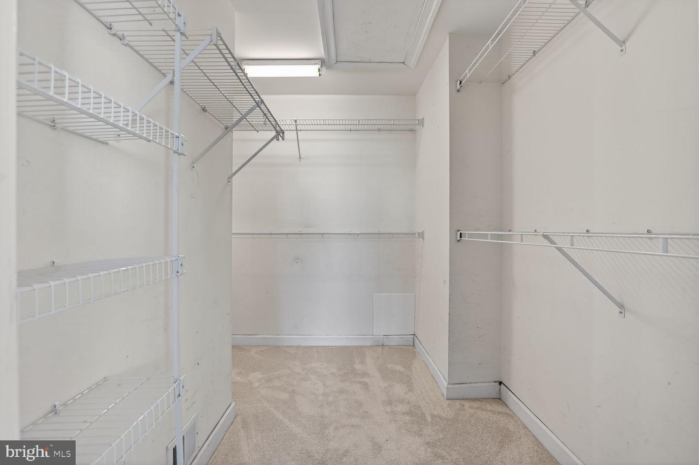 9572 LAGERSFIELD CIR, VIENNA, Virginia 22181, 3 Bedrooms Bedrooms, 7 Rooms Rooms,3 BathroomsBathrooms,Residential,For sale,9572 LAGERSFIELD CIR,VAFX2282566 MLS # VAFX2282566