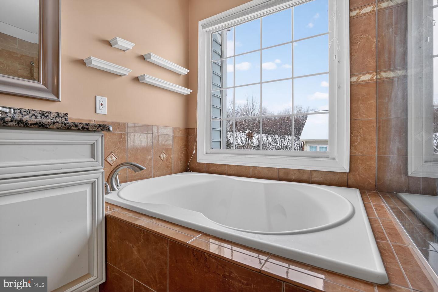 9572 LAGERSFIELD CIR, VIENNA, Virginia 22181, 3 Bedrooms Bedrooms, 7 Rooms Rooms,3 BathroomsBathrooms,Residential,For sale,9572 LAGERSFIELD CIR,VAFX2282566 MLS # VAFX2282566