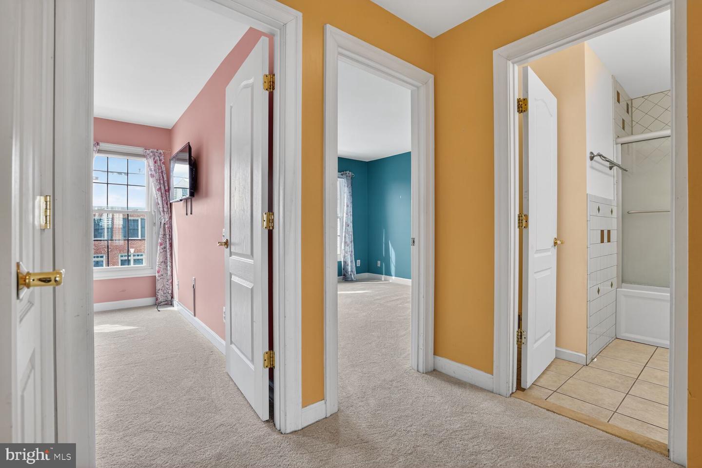 9572 LAGERSFIELD CIR, VIENNA, Virginia 22181, 3 Bedrooms Bedrooms, 7 Rooms Rooms,3 BathroomsBathrooms,Residential,For sale,9572 LAGERSFIELD CIR,VAFX2282566 MLS # VAFX2282566