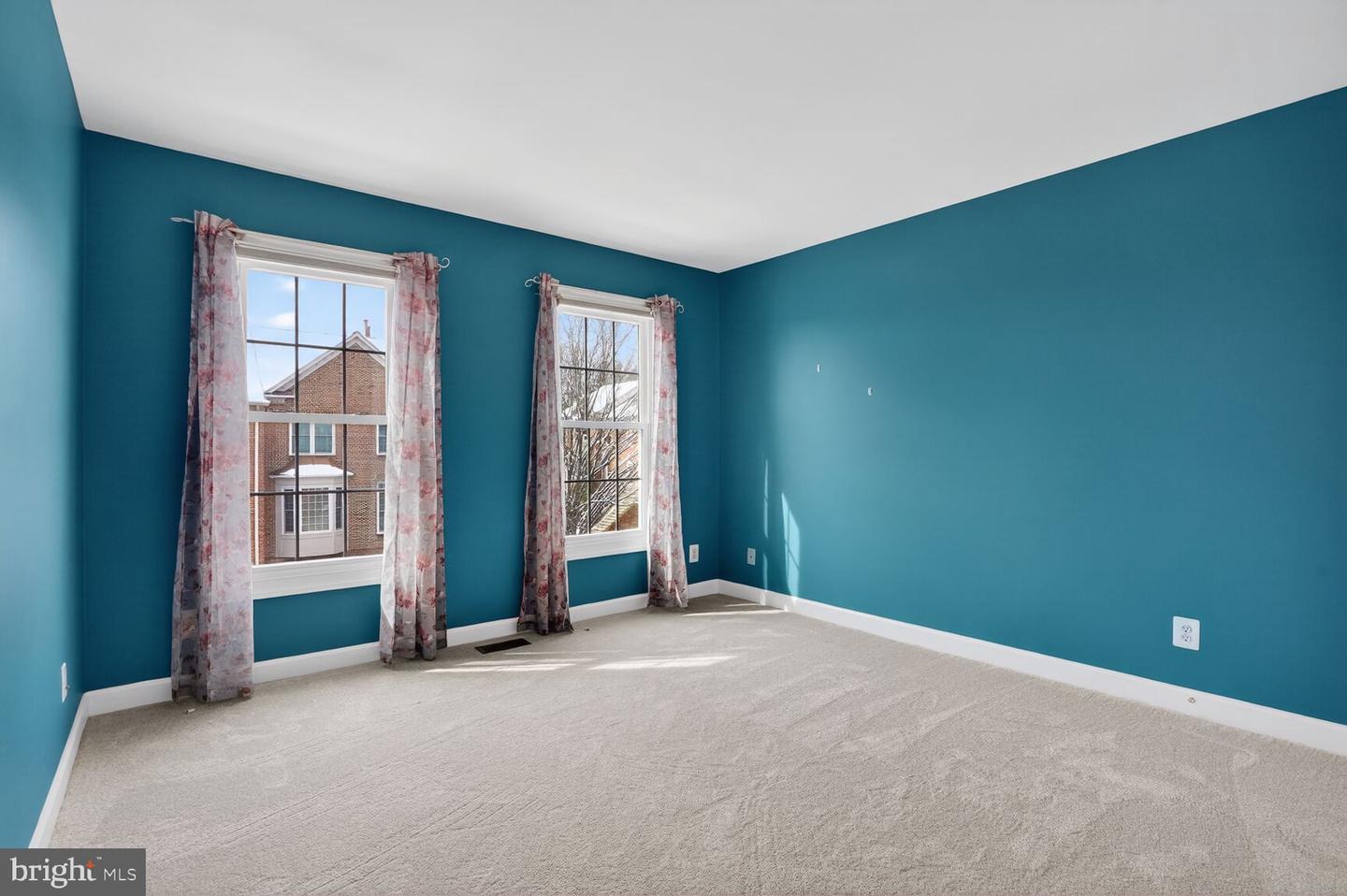 9572 LAGERSFIELD CIR, VIENNA, Virginia 22181, 3 Bedrooms Bedrooms, 7 Rooms Rooms,3 BathroomsBathrooms,Residential,For sale,9572 LAGERSFIELD CIR,VAFX2282566 MLS # VAFX2282566