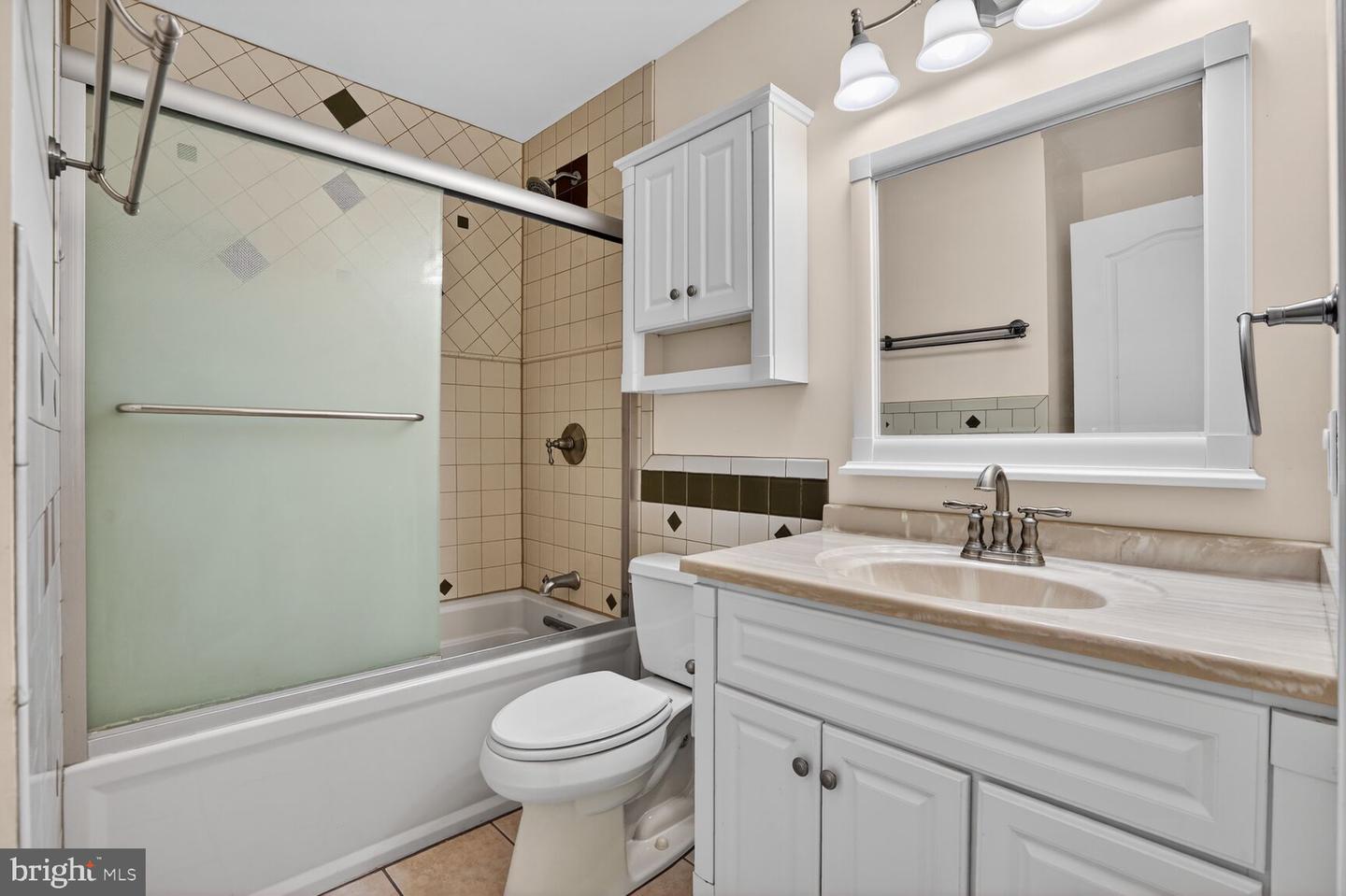 9572 LAGERSFIELD CIR, VIENNA, Virginia 22181, 3 Bedrooms Bedrooms, 7 Rooms Rooms,3 BathroomsBathrooms,Residential,For sale,9572 LAGERSFIELD CIR,VAFX2282566 MLS # VAFX2282566