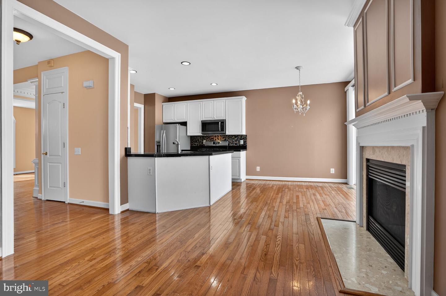 9572 LAGERSFIELD CIR, VIENNA, Virginia 22181, 3 Bedrooms Bedrooms, 7 Rooms Rooms,3 BathroomsBathrooms,Residential,For sale,9572 LAGERSFIELD CIR,VAFX2282566 MLS # VAFX2282566