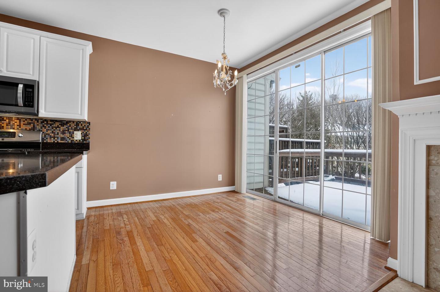 9572 LAGERSFIELD CIR, VIENNA, Virginia 22181, 3 Bedrooms Bedrooms, 7 Rooms Rooms,3 BathroomsBathrooms,Residential,For sale,9572 LAGERSFIELD CIR,VAFX2282566 MLS # VAFX2282566