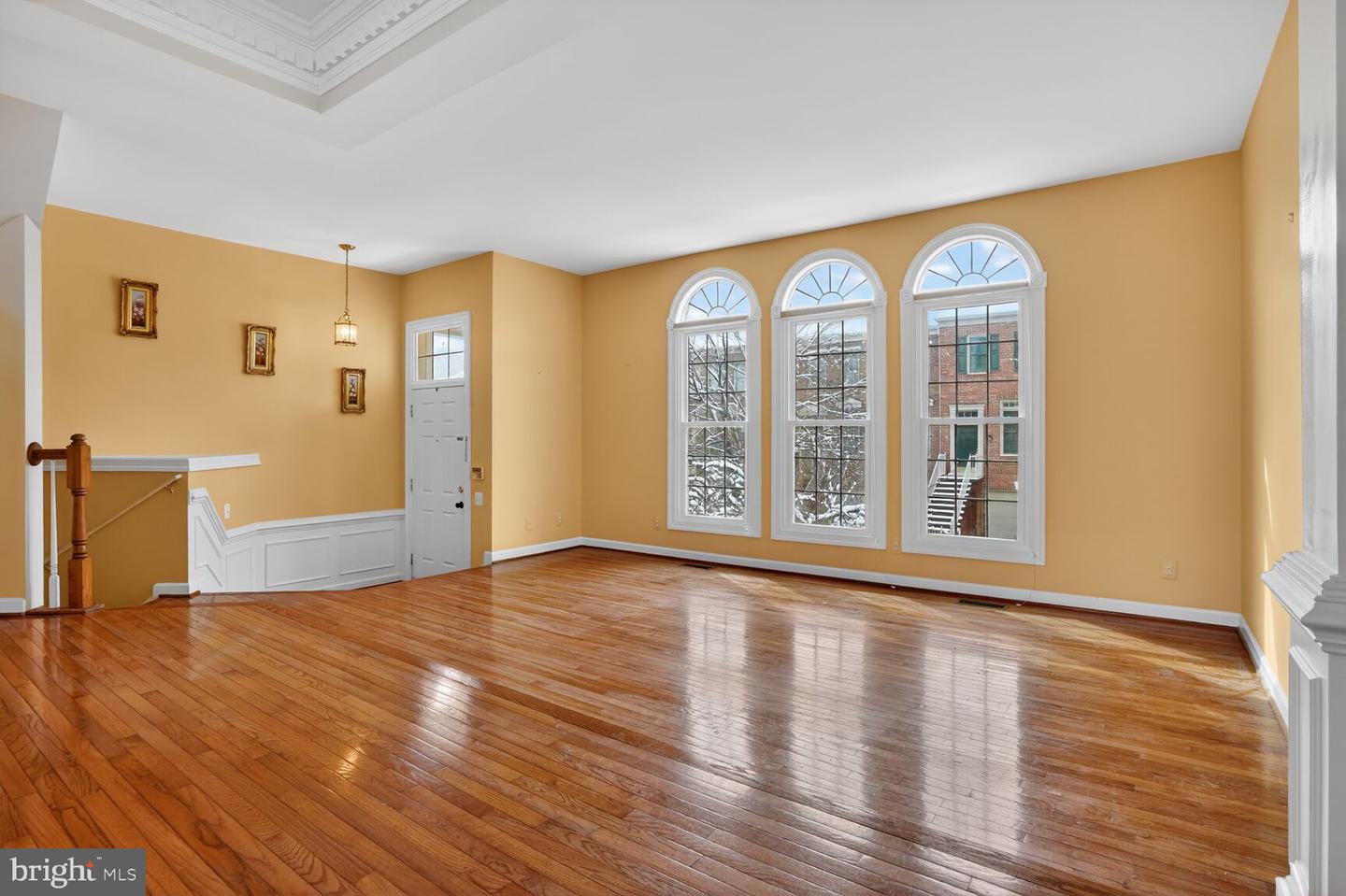 9572 LAGERSFIELD CIR, VIENNA, Virginia 22181, 3 Bedrooms Bedrooms, 7 Rooms Rooms,3 BathroomsBathrooms,Residential,For sale,9572 LAGERSFIELD CIR,VAFX2282566 MLS # VAFX2282566