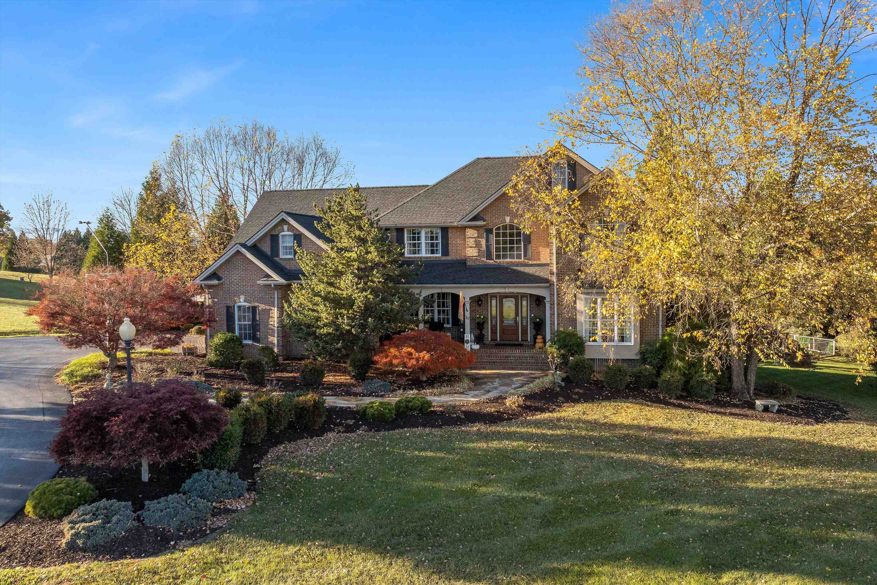 19 FIELDHAVEN PL, STAUNTON, Virginia 24401, 5 Bedrooms Bedrooms, ,4 BathroomsBathrooms,Residential,19 FIELDHAVEN PL,673519 MLS # 673519