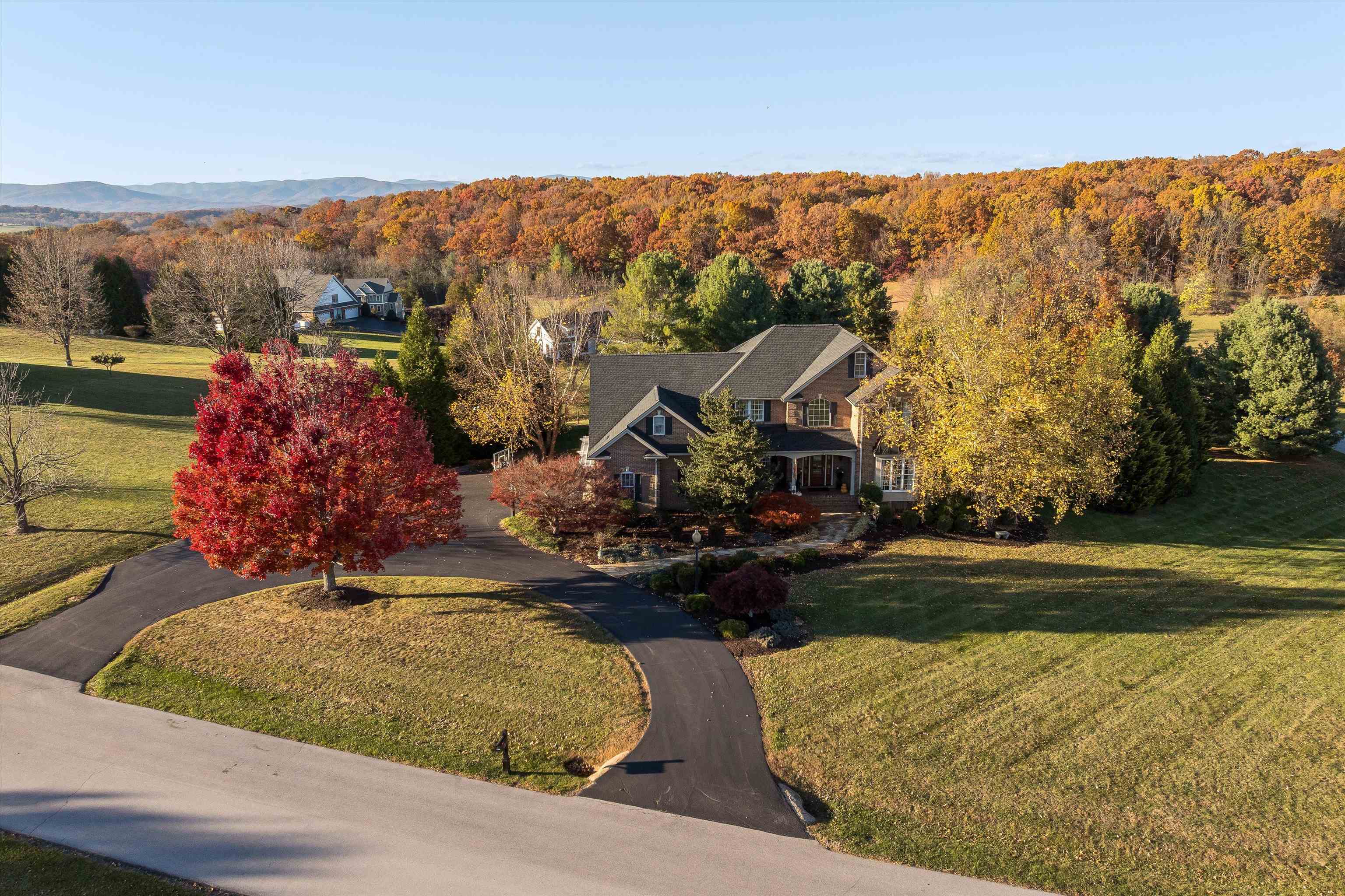 19 FIELDHAVEN PL, STAUNTON, Virginia 24401, 5 Bedrooms Bedrooms, ,4 BathroomsBathrooms,Residential,19 FIELDHAVEN PL,673519 MLS # 673519