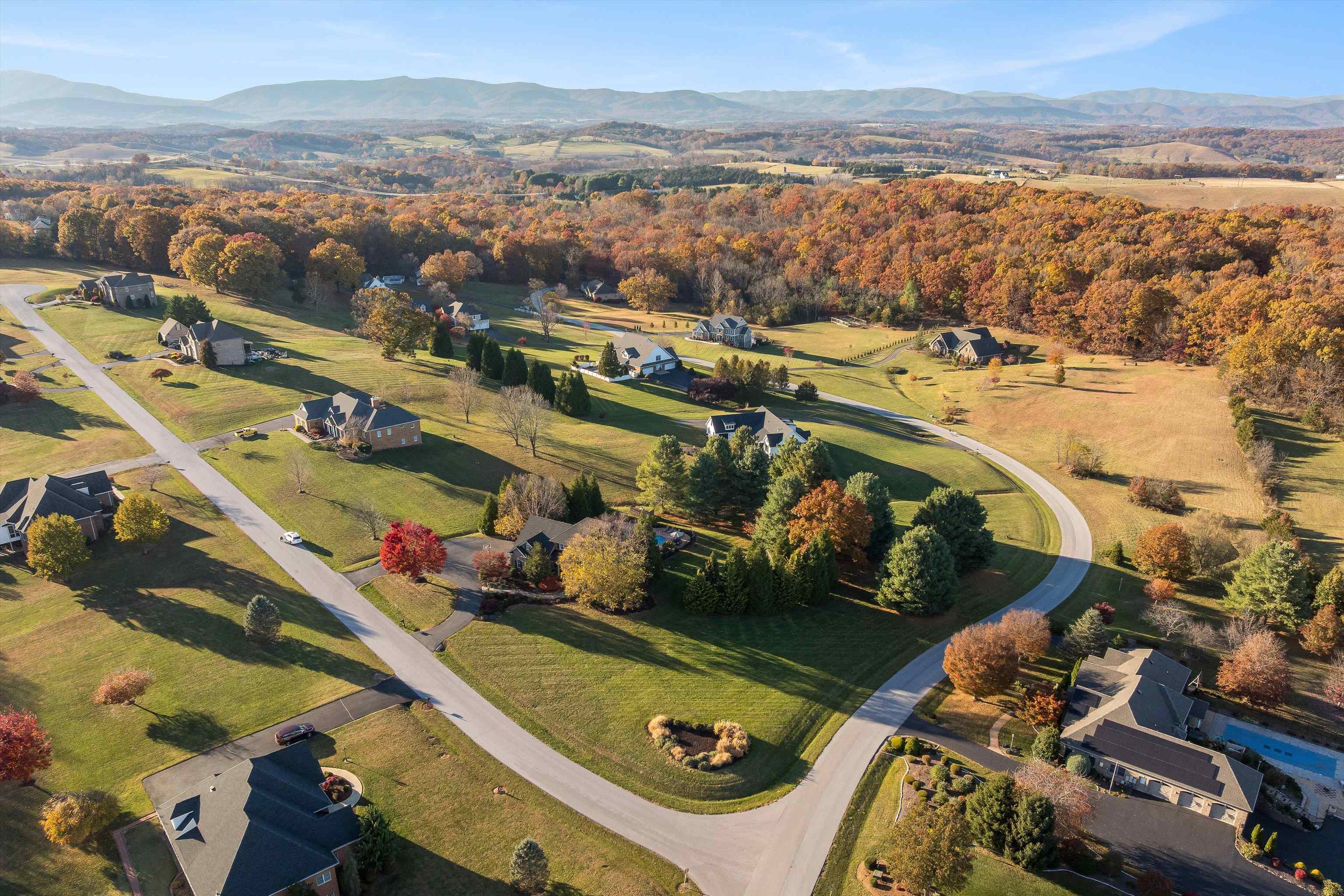 19 FIELDHAVEN PL, STAUNTON, Virginia 24401, 5 Bedrooms Bedrooms, ,4 BathroomsBathrooms,Residential,19 FIELDHAVEN PL,673519 MLS # 673519