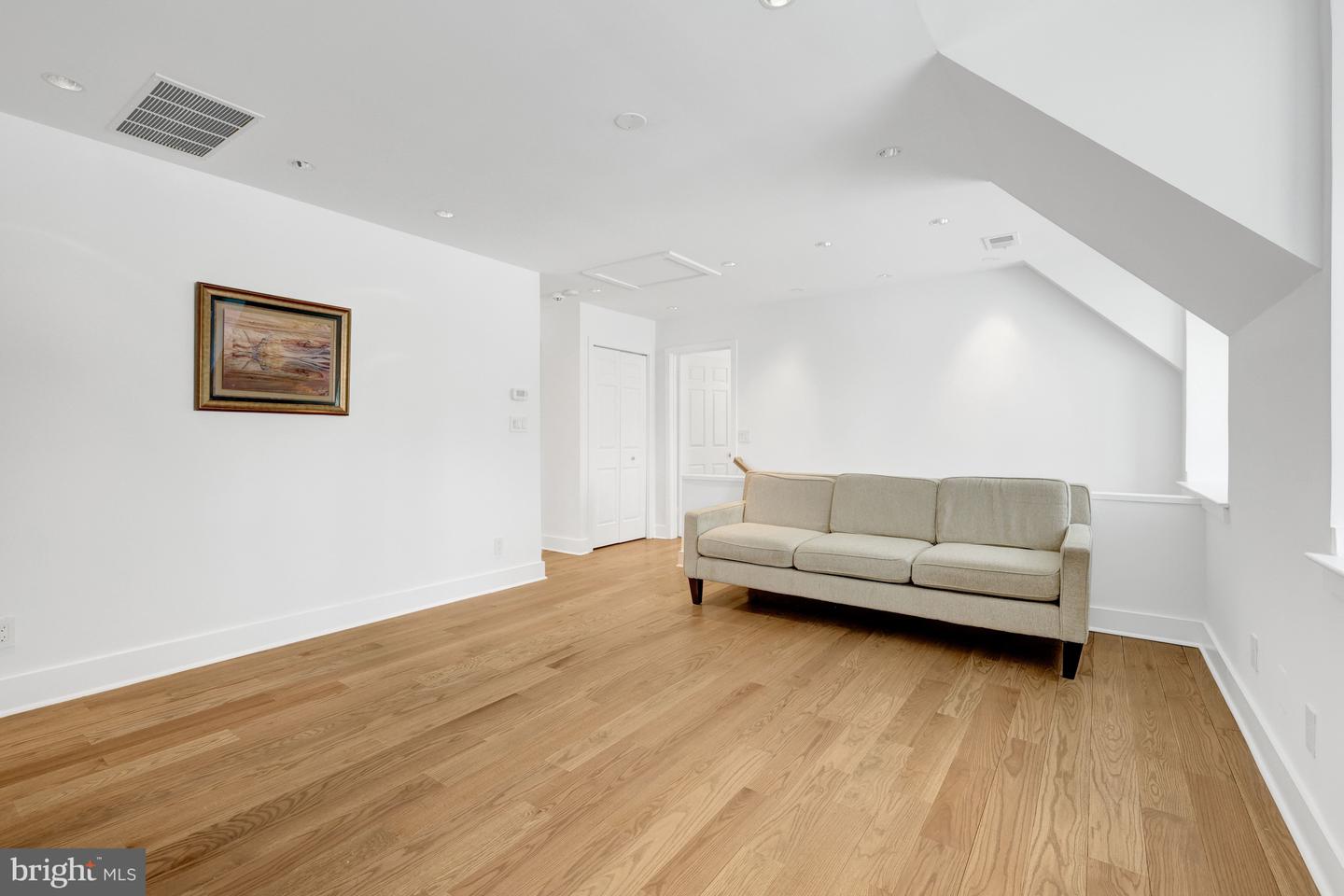 9982 BLACKBERRY LN, GREAT FALLS, Virginia 22066, 4 Bedrooms Bedrooms, ,3 BathroomsBathrooms,Residential,For sale,9982 BLACKBERRY LN,VAFX2286222 MLS # VAFX2286222