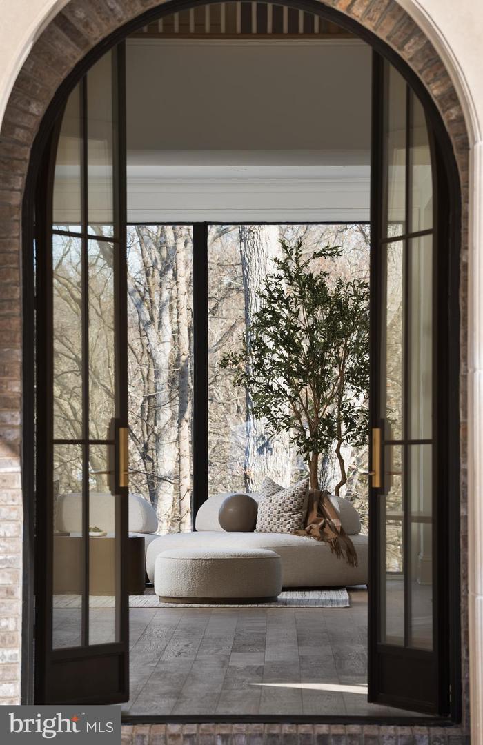 8634 OVERLOOK RD, MCLEAN, Virginia 22102, 6 Bedrooms Bedrooms, ,7 BathroomsBathrooms,Residential,For sale,8634 OVERLOOK RD,VAFX2286844 MLS # VAFX2286844