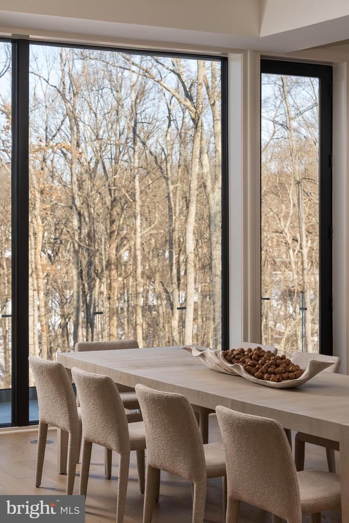 8634 OVERLOOK RD, MCLEAN, Virginia 22102, 6 Bedrooms Bedrooms, ,7 BathroomsBathrooms,Residential,For sale,8634 OVERLOOK RD,VAFX2286844 MLS # VAFX2286844