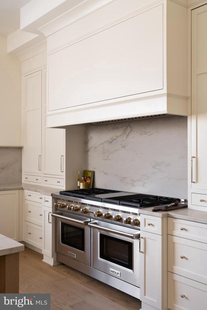 8634 OVERLOOK RD, MCLEAN, Virginia 22102, 6 Bedrooms Bedrooms, ,7 BathroomsBathrooms,Residential,For sale,8634 OVERLOOK RD,VAFX2286844 MLS # VAFX2286844